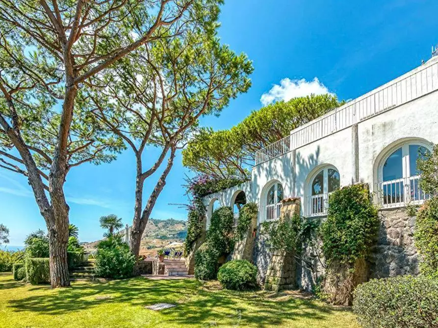 Immagine 8 di Villa in vendita  a Ischia