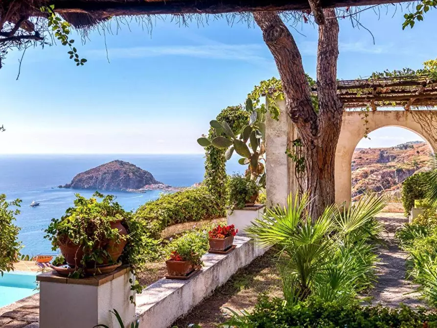 Immagine 13 di Villa in vendita  a Ischia