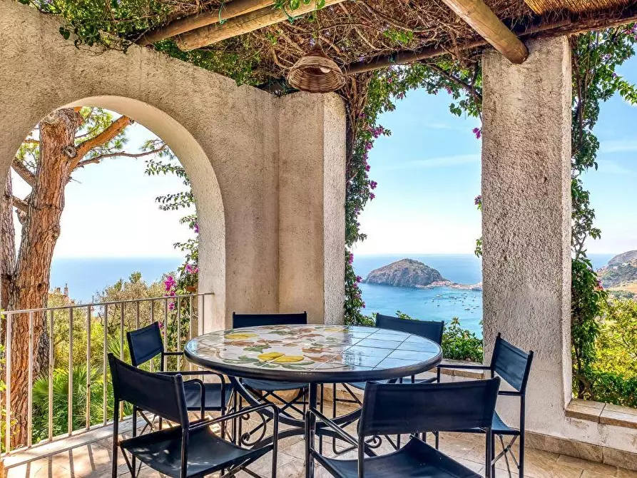 Immagine 37 di Villa in vendita  a Ischia