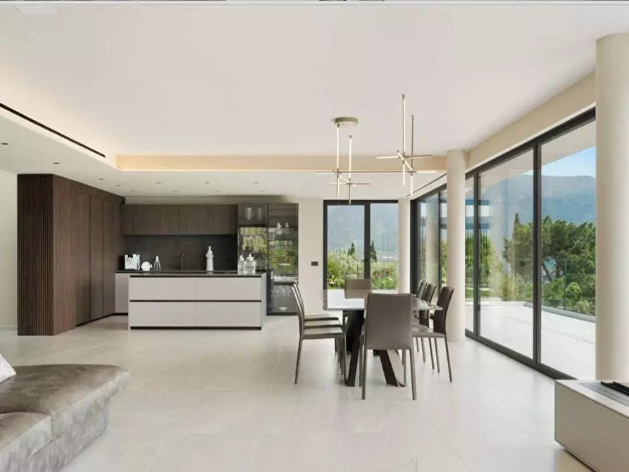 Immagine 2 di Villa in vendita  in Viale europa a Salò
