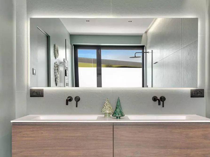 Immagine 13 di Villa in vendita  in Viale europa a Salò