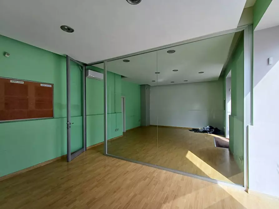 Immagine 2 di Locale commerciale in affitto  in PIAZZA SILVAGNI SNC a Casagiove