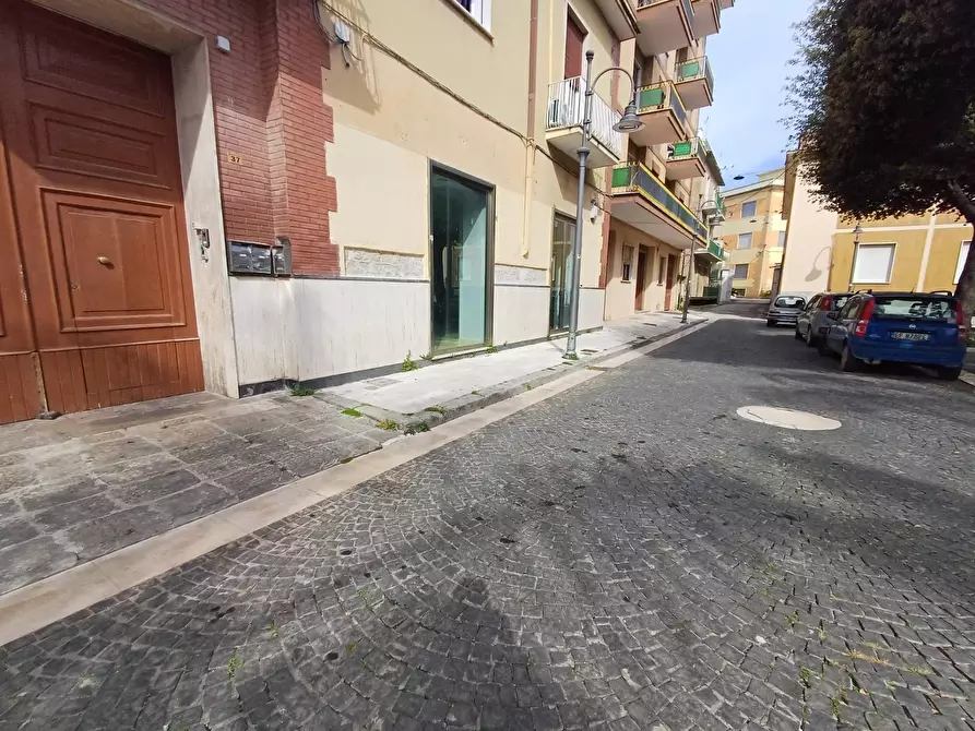 Immagine 3 di Locale commerciale in affitto  in PIAZZA SILVAGNI SNC a Casagiove