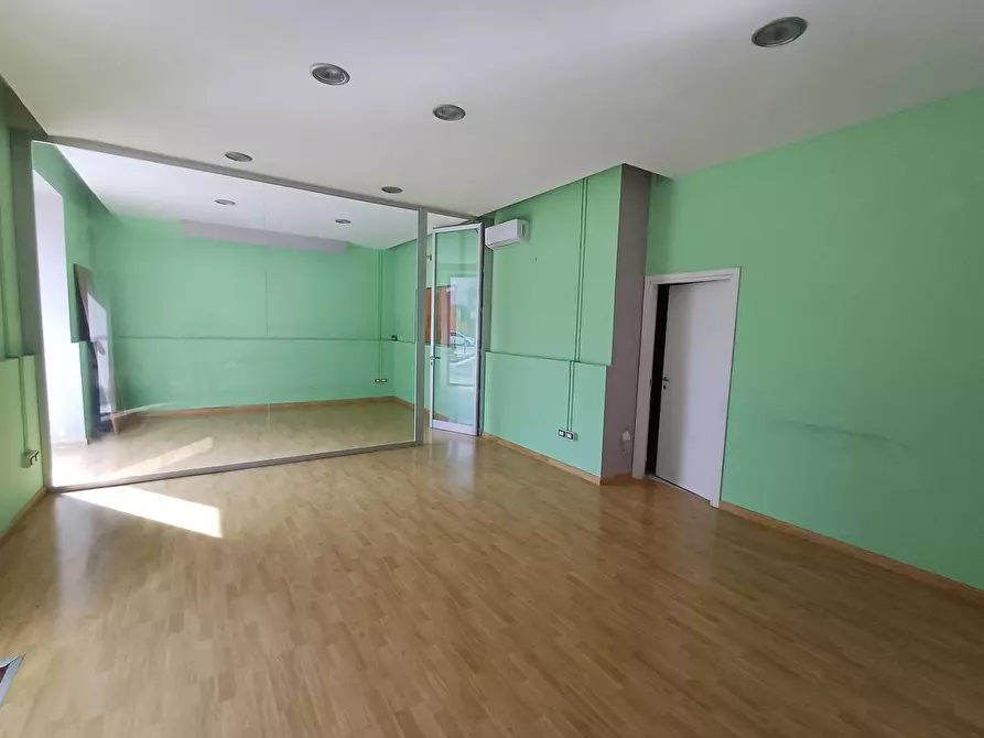 Immagine 8 di Locale commerciale in affitto  in PIAZZA SILVAGNI SNC a Casagiove