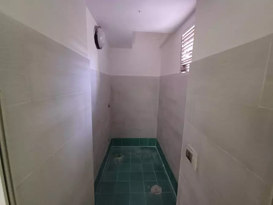 Immagine 11 di Locale commerciale in affitto  in PIAZZA SILVAGNI SNC a Casagiove