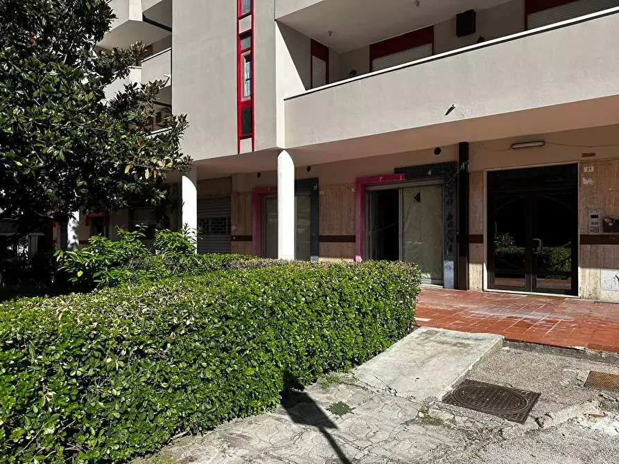 Immagine 1 di Locale commerciale in affitto  a Santa Maria Capua Vetere