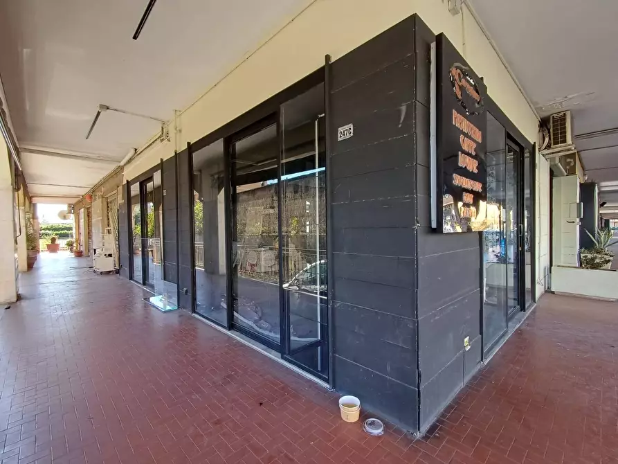 Immagine 2 di Locale commerciale in affitto  in VIA NAZIONALE APPIA 249 a Casagiove