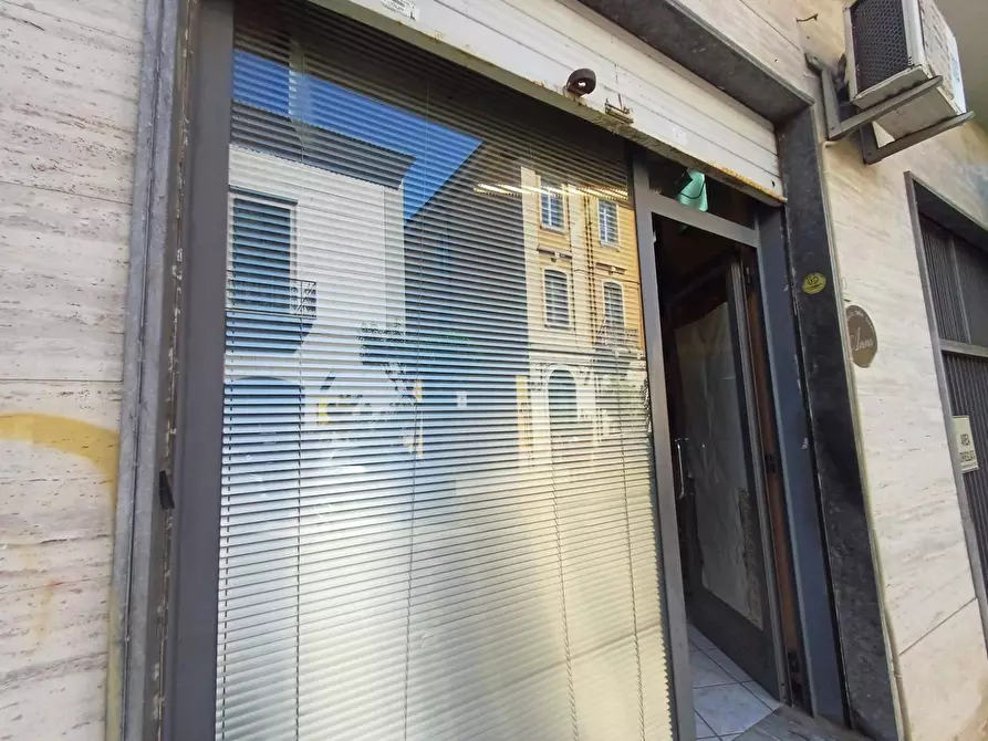 Immagine 16 di Locale commerciale in vendita  in VIA BATTISTESSA 30 a Caserta