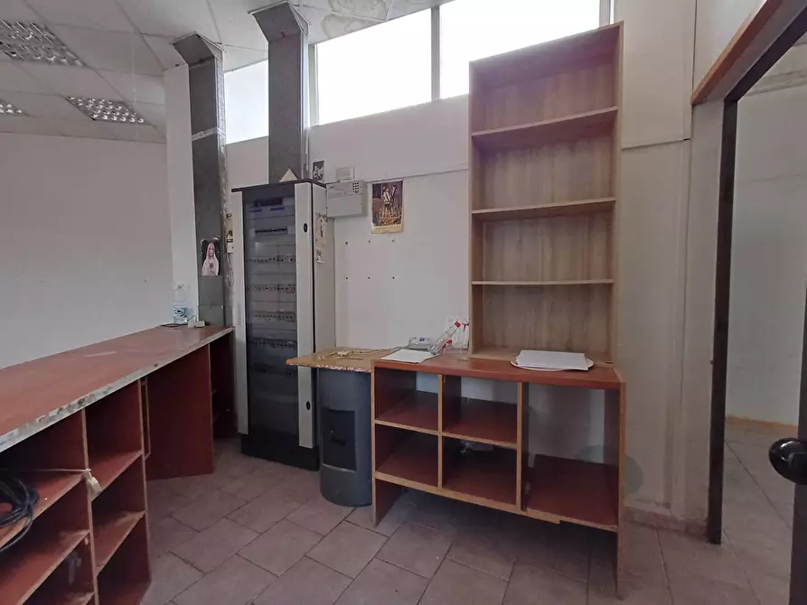 Immagine 10 di Locale commerciale in affitto  in via caduti sul lavoro 15 a Casagiove