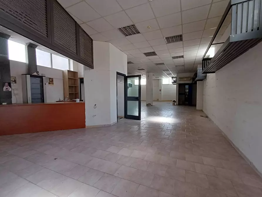 Immagine 11 di Locale commerciale in affitto  in via caduti sul lavoro 15 a Casagiove