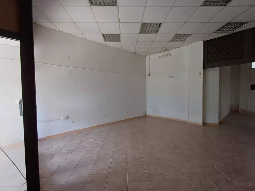 Immagine 12 di Locale commerciale in affitto  in via caduti sul lavoro 15 a Casagiove