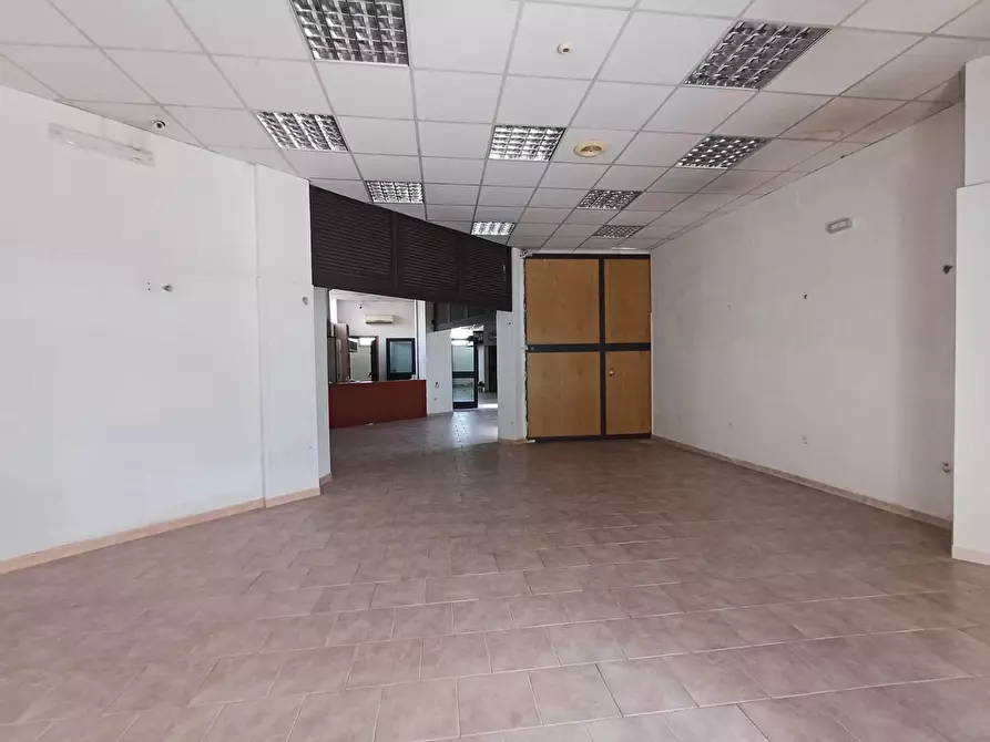 Immagine 13 di Locale commerciale in affitto  in via caduti sul lavoro 15 a Casagiove