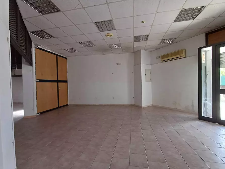 Immagine 14 di Locale commerciale in affitto  in via caduti sul lavoro 15 a Casagiove