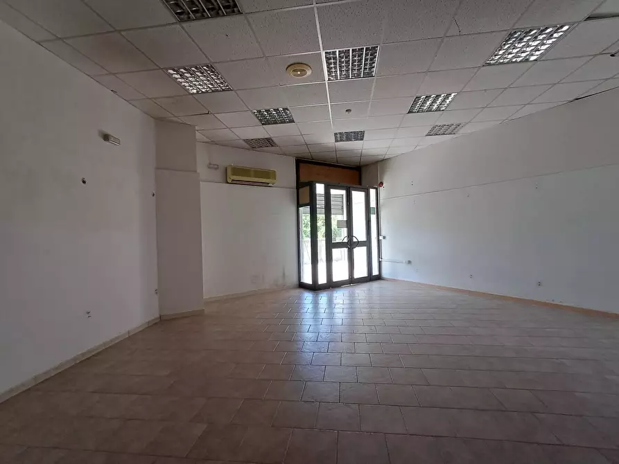 Immagine 16 di Locale commerciale in affitto  in via caduti sul lavoro 15 a Casagiove