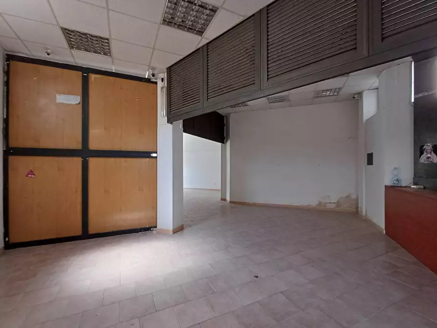 Immagine 17 di Locale commerciale in affitto  in via caduti sul lavoro 15 a Casagiove