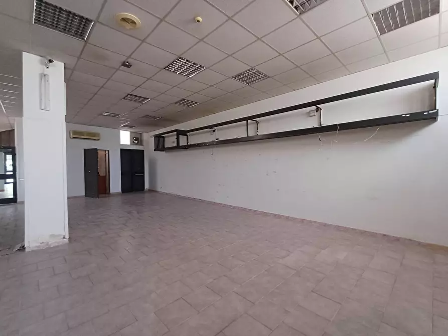 Immagine 21 di Locale commerciale in affitto  in via caduti sul lavoro 15 a Casagiove