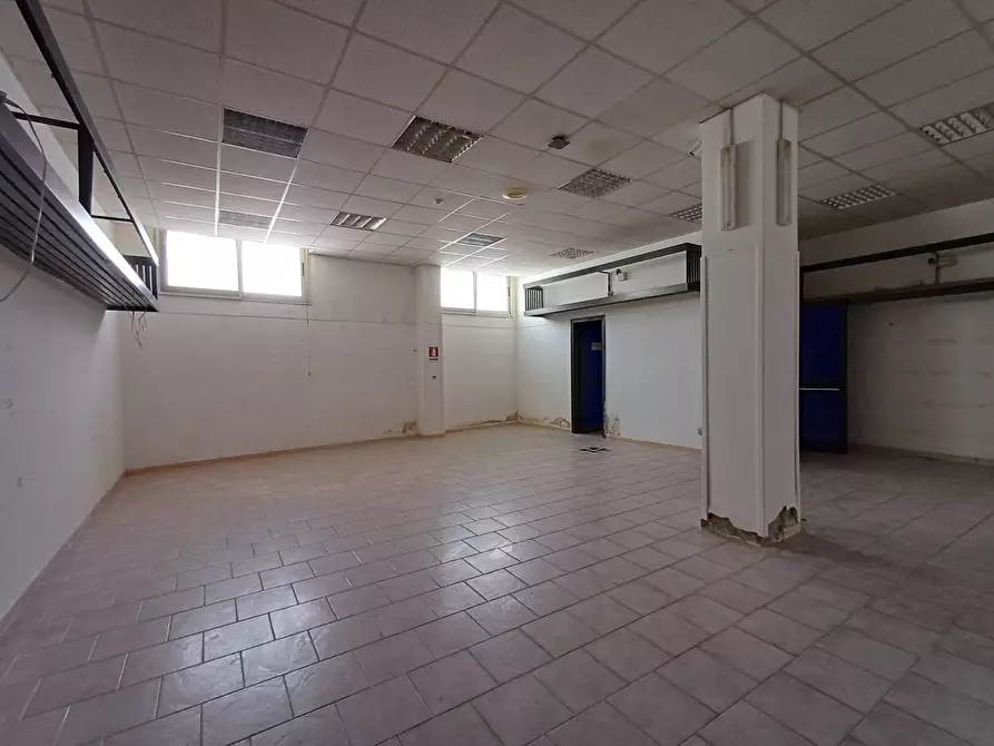 Immagine 23 di Locale commerciale in affitto  in via caduti sul lavoro 15 a Casagiove