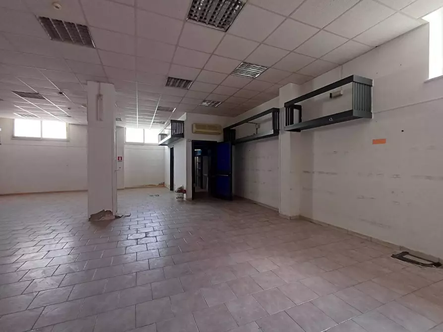 Immagine 26 di Locale commerciale in affitto  in via caduti sul lavoro 15 a Casagiove