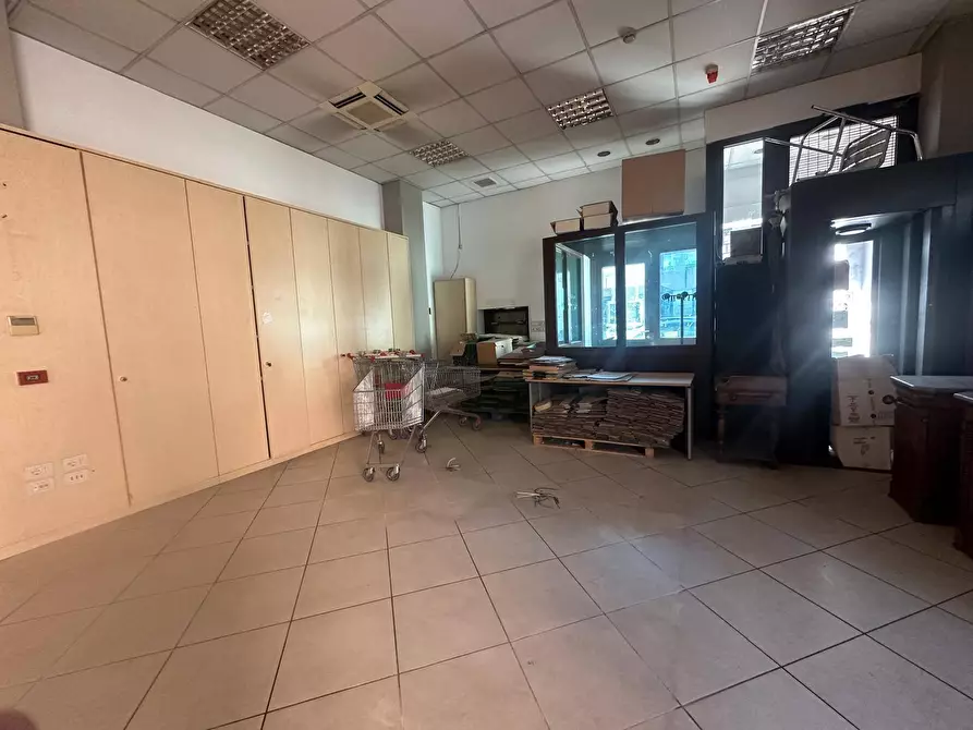 Immagine 2 di Locale commerciale in affitto  in VIA NAZIONALE APPIA 162 a Casagiove