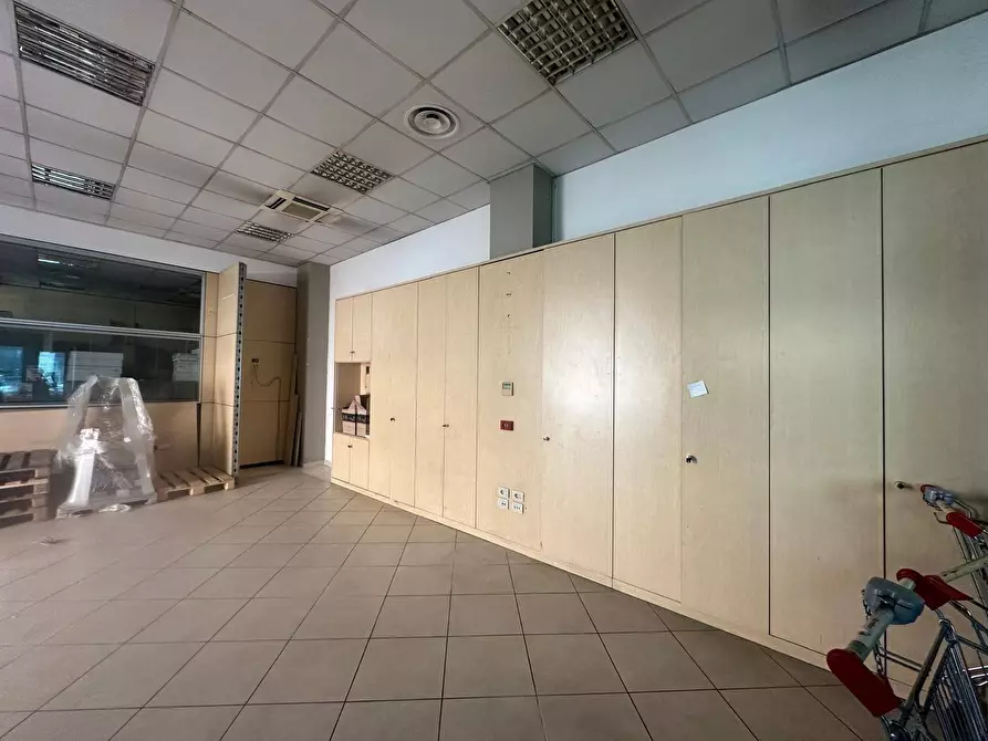 Immagine 3 di Locale commerciale in affitto  in VIA NAZIONALE APPIA 162 a Casagiove