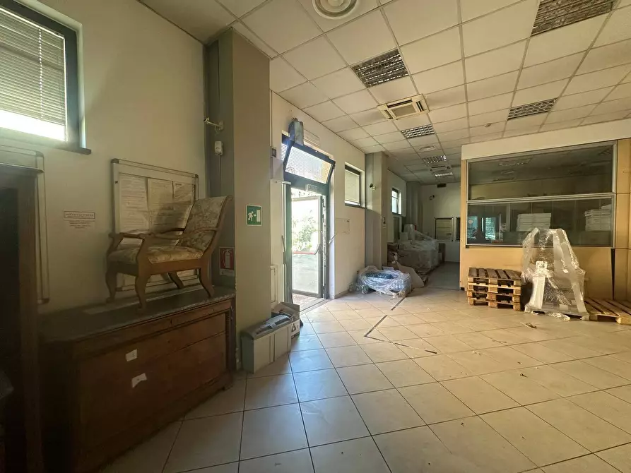 Immagine 5 di Locale commerciale in affitto  in VIA NAZIONALE APPIA 162 a Casagiove