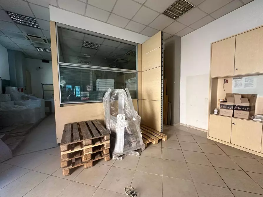 Immagine 6 di Locale commerciale in affitto  in VIA NAZIONALE APPIA 162 a Casagiove