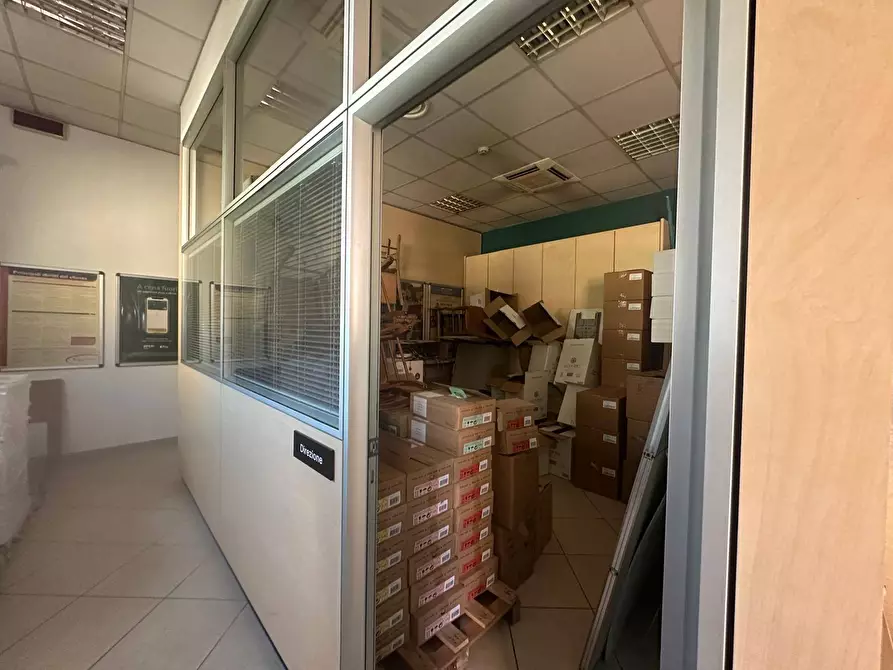 Immagine 9 di Locale commerciale in affitto  in VIA NAZIONALE APPIA 162 a Casagiove