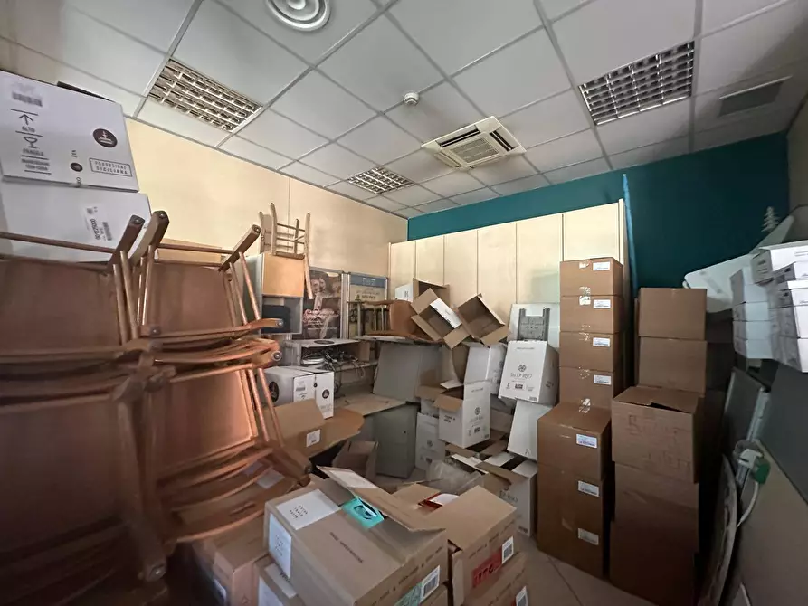 Immagine 10 di Locale commerciale in affitto  in VIA NAZIONALE APPIA 162 a Casagiove