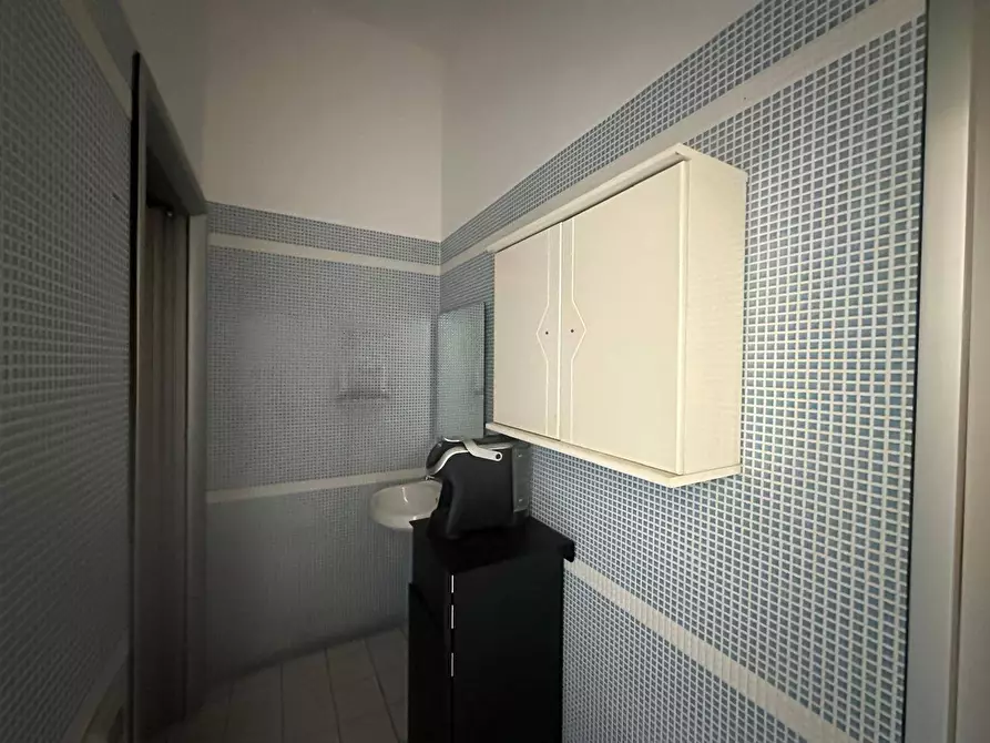 Immagine 13 di Locale commerciale in affitto  in VIA NAZIONALE APPIA 162 a Casagiove