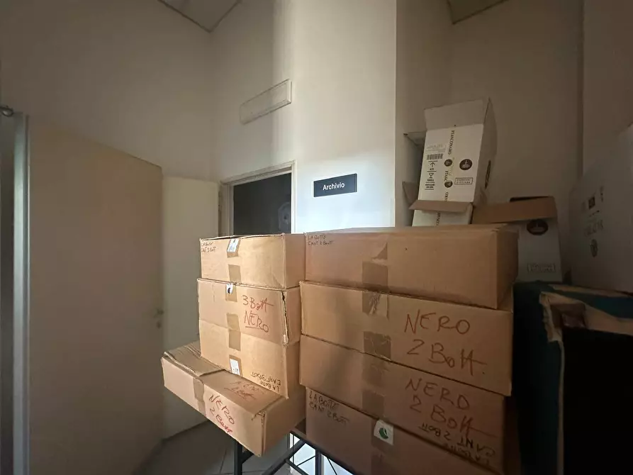 Immagine 14 di Locale commerciale in affitto  in VIA NAZIONALE APPIA 162 a Casagiove