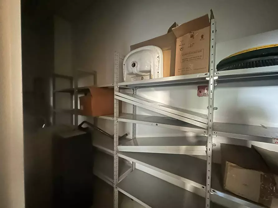 Immagine 15 di Locale commerciale in affitto  in VIA NAZIONALE APPIA 162 a Casagiove