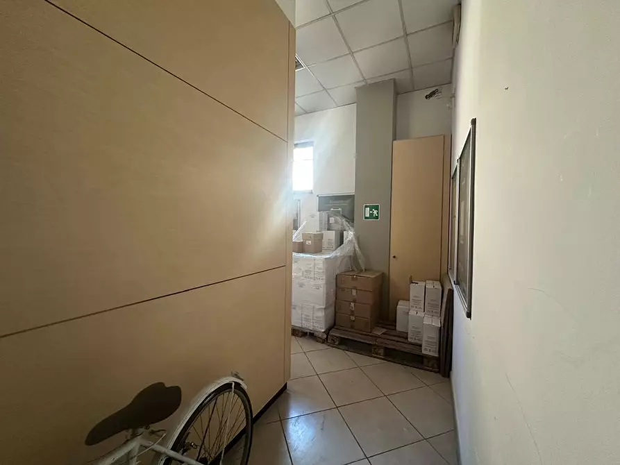 Immagine 16 di Locale commerciale in affitto  in VIA NAZIONALE APPIA 162 a Casagiove