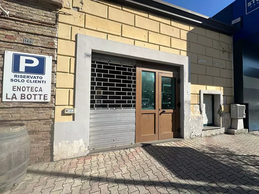 Immagine 17 di Locale commerciale in affitto  in VIA NAZIONALE APPIA 162 a Casagiove