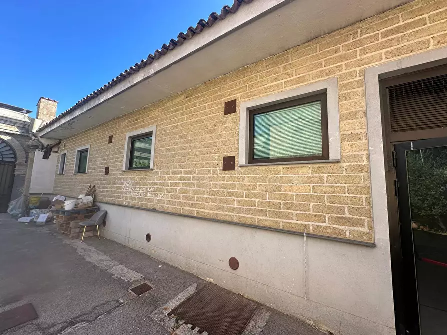 Immagine 19 di Locale commerciale in affitto  in VIA NAZIONALE APPIA 162 a Casagiove