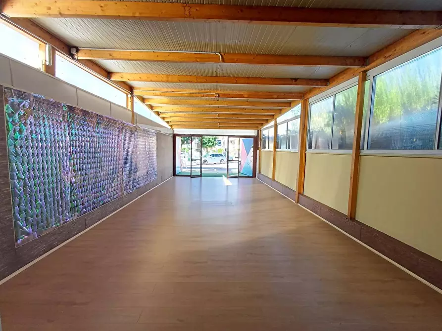 Immagine 2 di Locale commerciale in affitto  in VIA LORENZETTI 19 a Casagiove