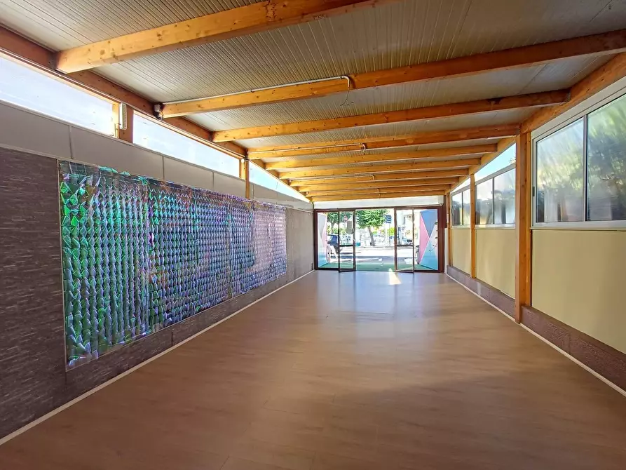 Immagine 3 di Locale commerciale in affitto  in VIA LORENZETTI 19 a Casagiove