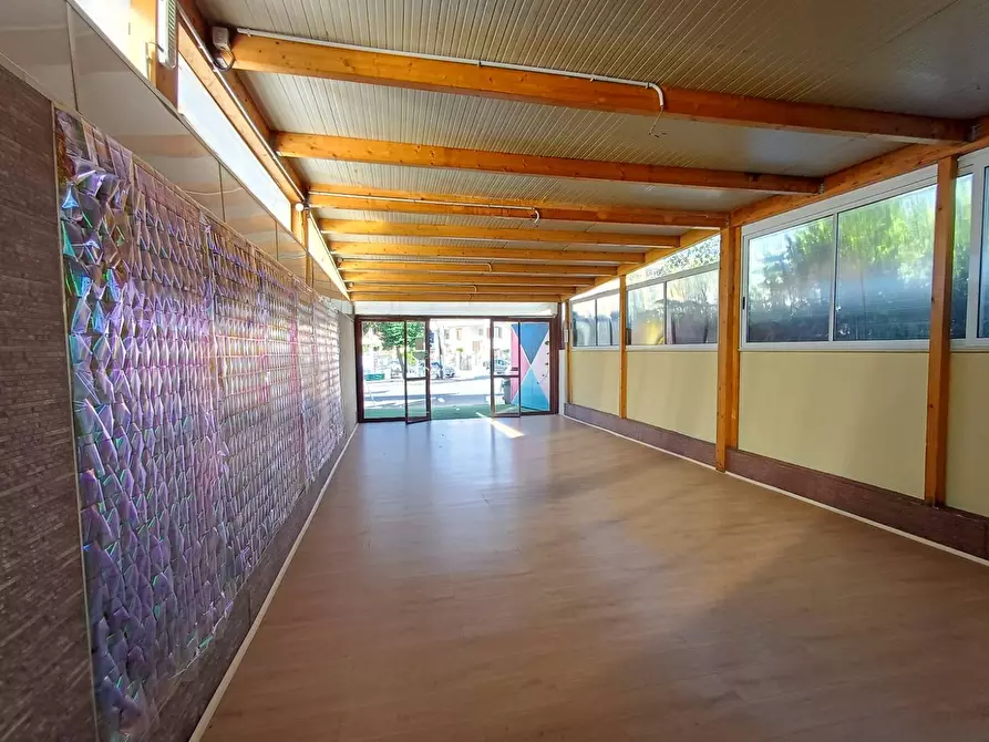 Immagine 4 di Locale commerciale in affitto  in VIA LORENZETTI 19 a Casagiove