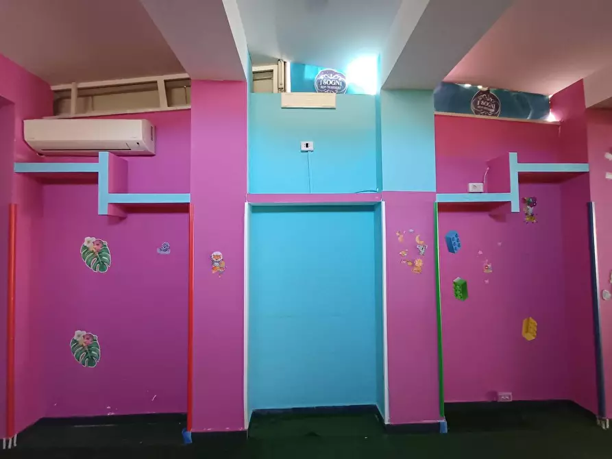 Immagine 9 di Locale commerciale in affitto  in VIA LORENZETTI 19 a Casagiove