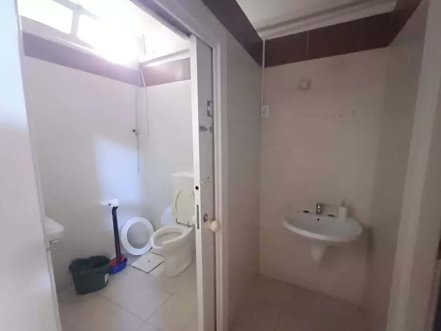 Immagine 17 di Locale commerciale in affitto  in VIA LORENZETTI 19 a Casagiove