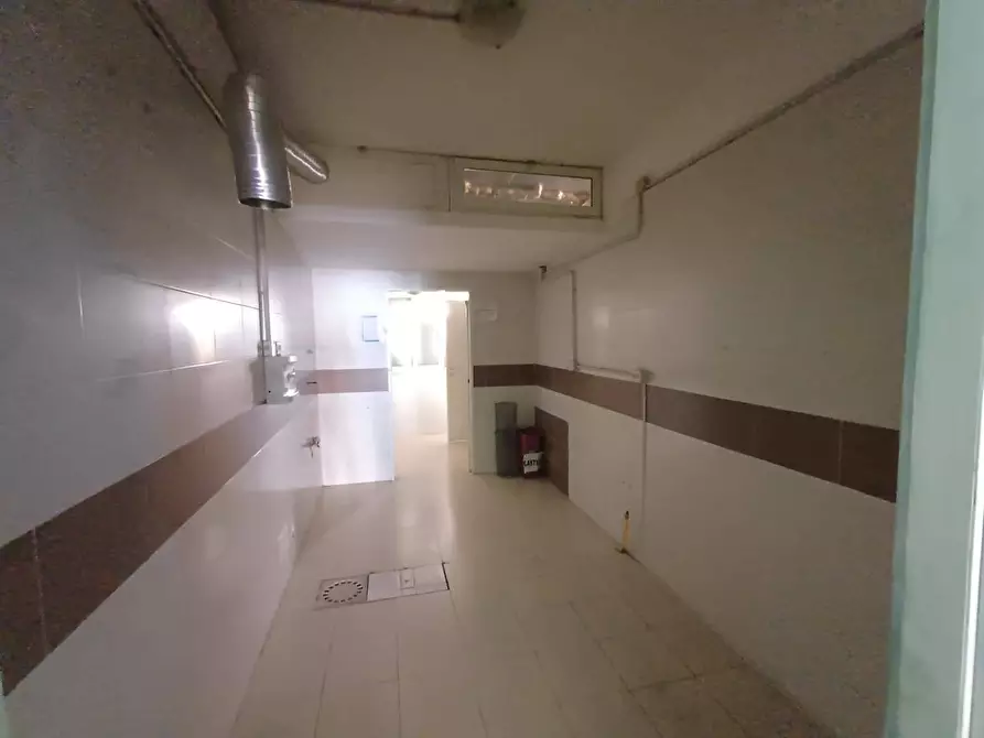 Immagine 18 di Locale commerciale in affitto  in VIA LORENZETTI 19 a Casagiove