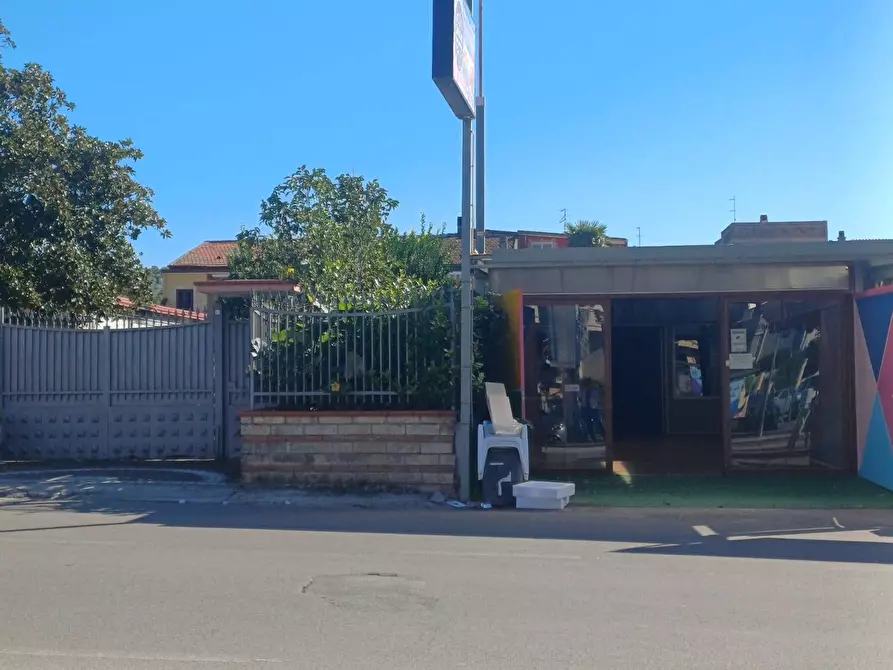 Immagine 21 di Locale commerciale in affitto  in VIA LORENZETTI 19 a Casagiove