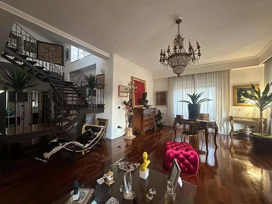 Immagine 3 di Casa indipendente in vendita  in VIA SANTA CHIARA 13 a Caserta