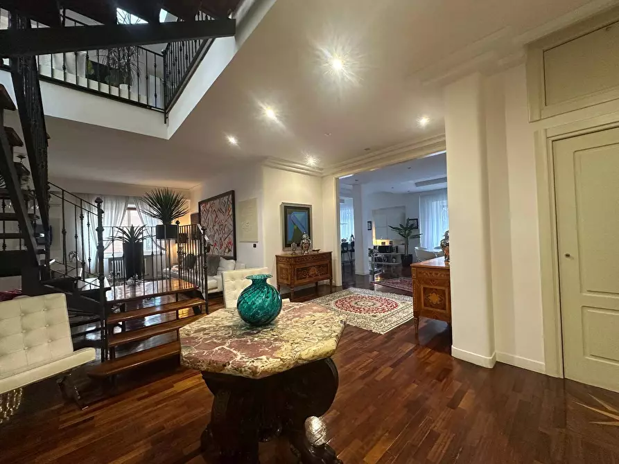 Immagine 4 di Casa indipendente in vendita  in VIA SANTA CHIARA 13 a Caserta