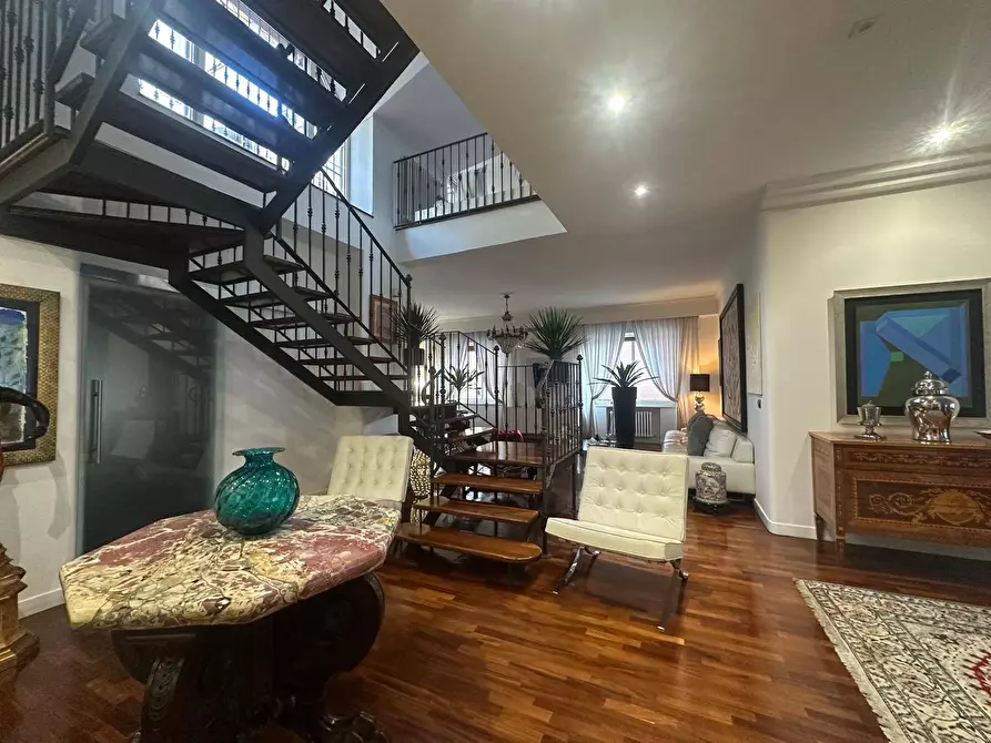 Immagine 5 di Casa indipendente in vendita  in VIA SANTA CHIARA 13 a Caserta