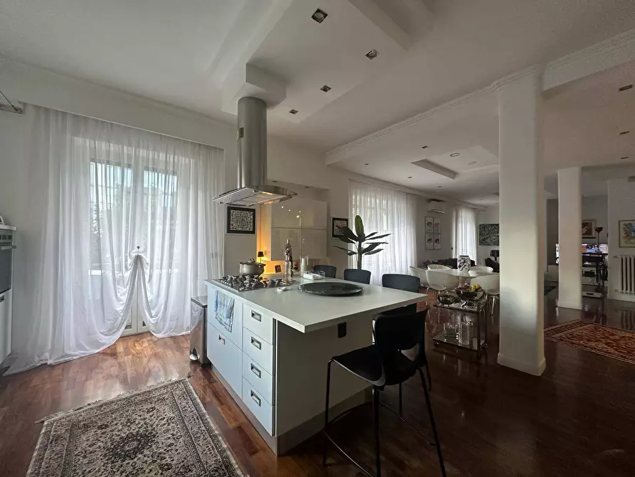 Immagine 7 di Casa indipendente in vendita  in VIA SANTA CHIARA 13 a Caserta