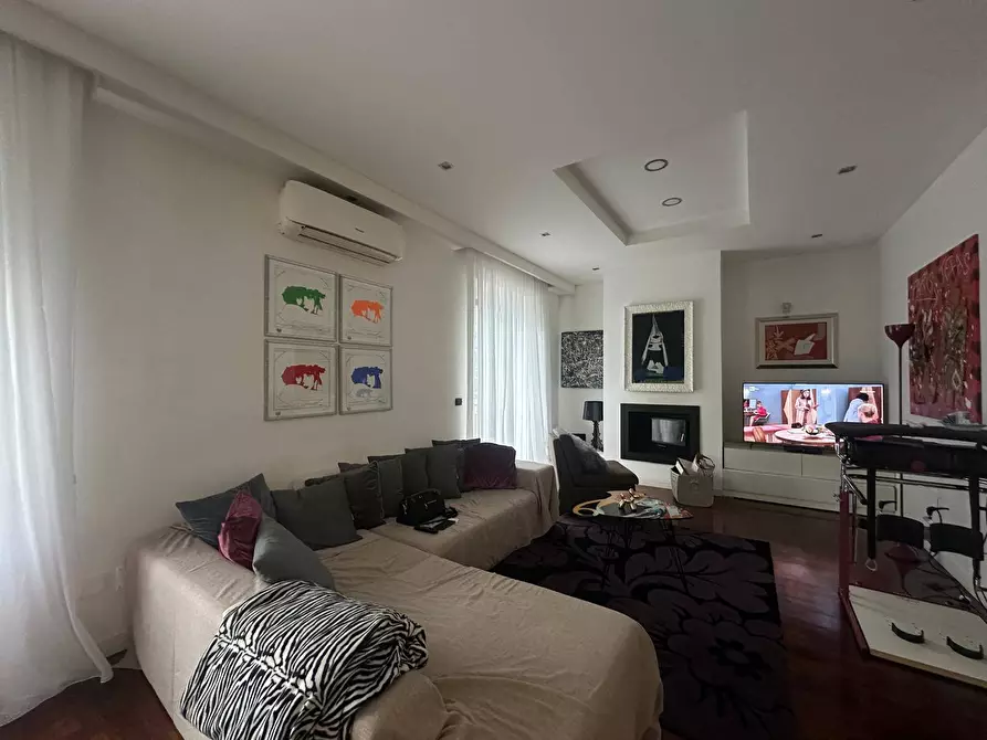 Immagine 9 di Casa indipendente in vendita  in VIA SANTA CHIARA 13 a Caserta