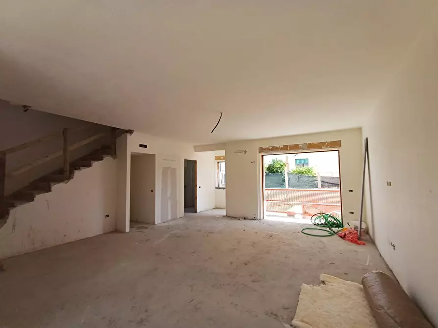 Immagine 1 di Casa indipendente in vendita  in via nazionale appia 232 a Casagiove