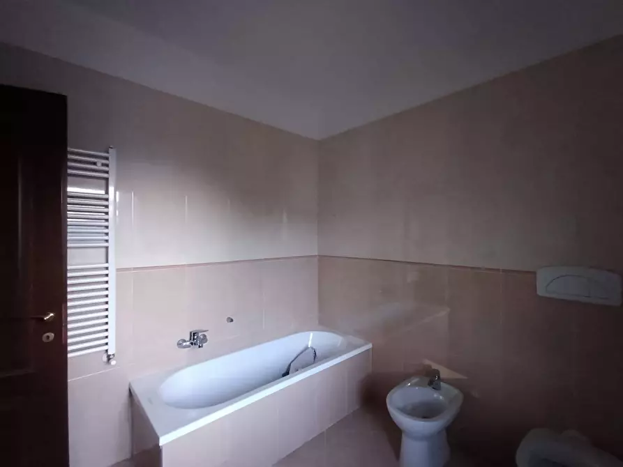 Immagine 21 di Villetta a schiera in affitto  in strada statale 87 20 a Capodrise