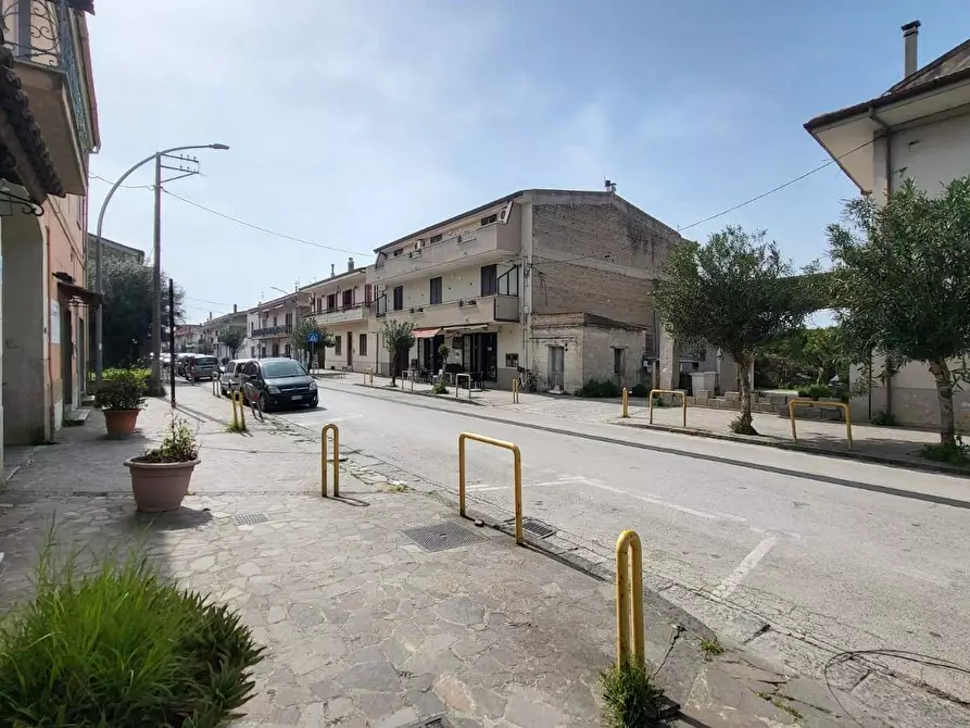 Immagine 1 di Locale commerciale in affitto  a Capua