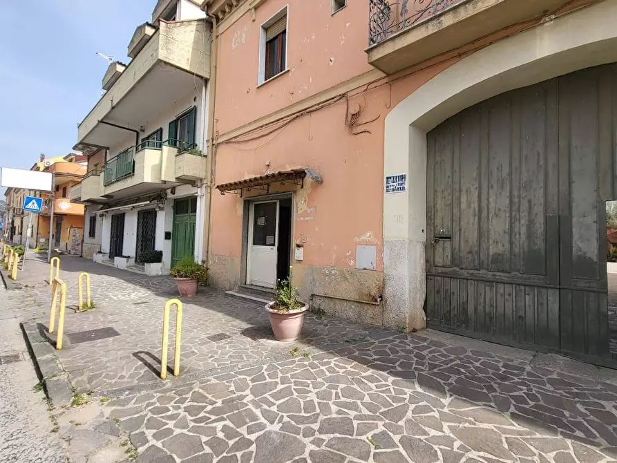 Immagine 13 di Locale commerciale in affitto  a Capua